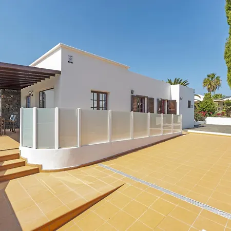 Stephanie Вилла Коста Бланка