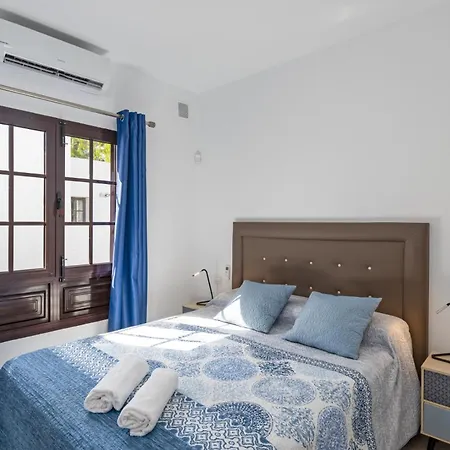 Stephanie Вилла *